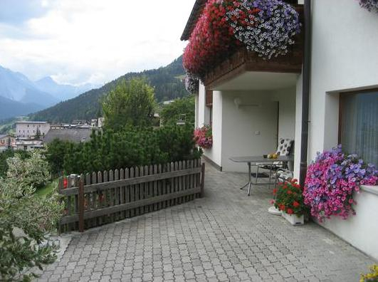 Gedeckter Gartensitzplatz (Südseite)